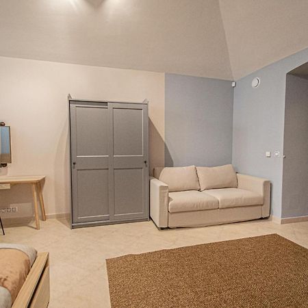 Modern And Spacious Apartments In City Center Praha Bagian luar foto