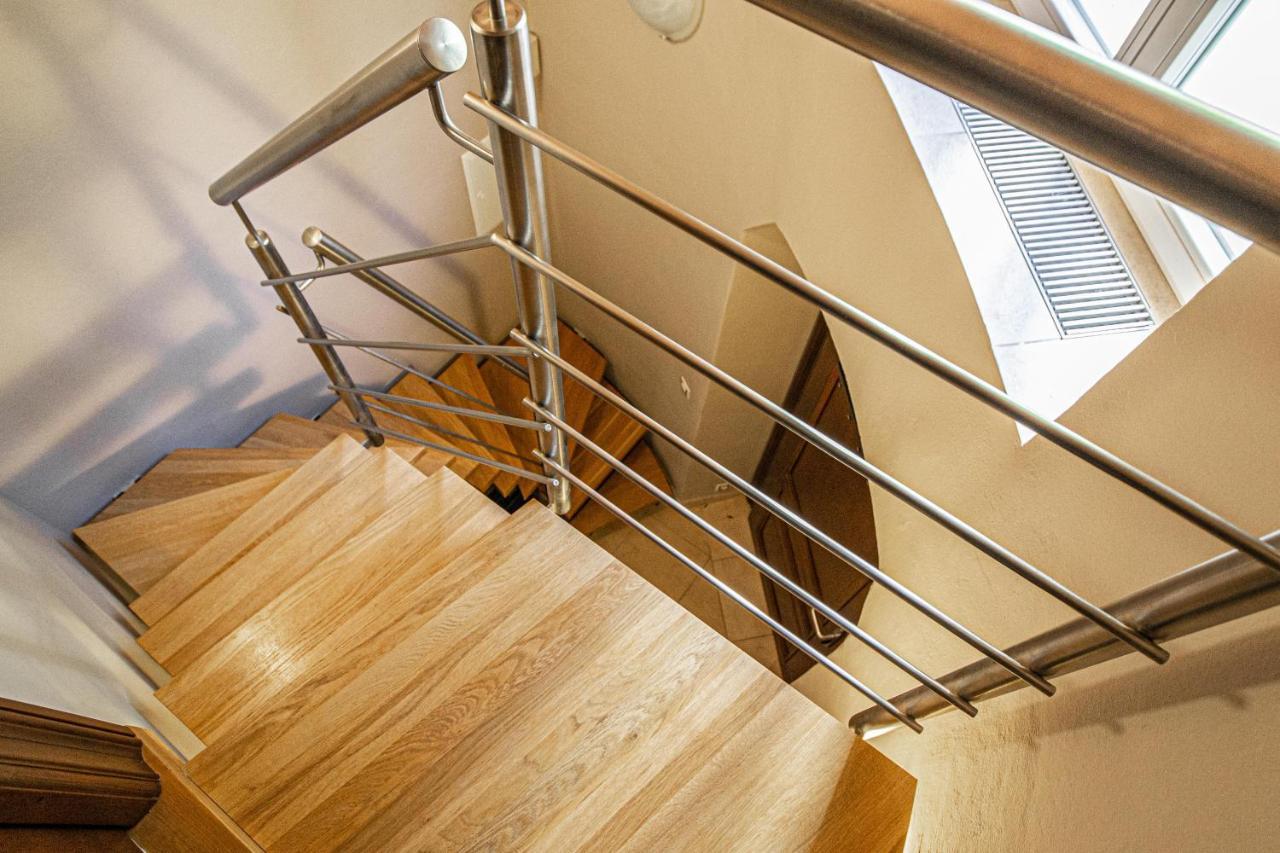 Modern And Spacious Apartments In City Center Praha Bagian luar foto