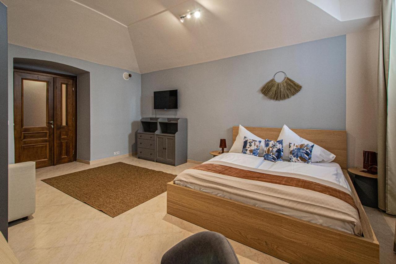 Modern And Spacious Apartments In City Center Praha Bagian luar foto