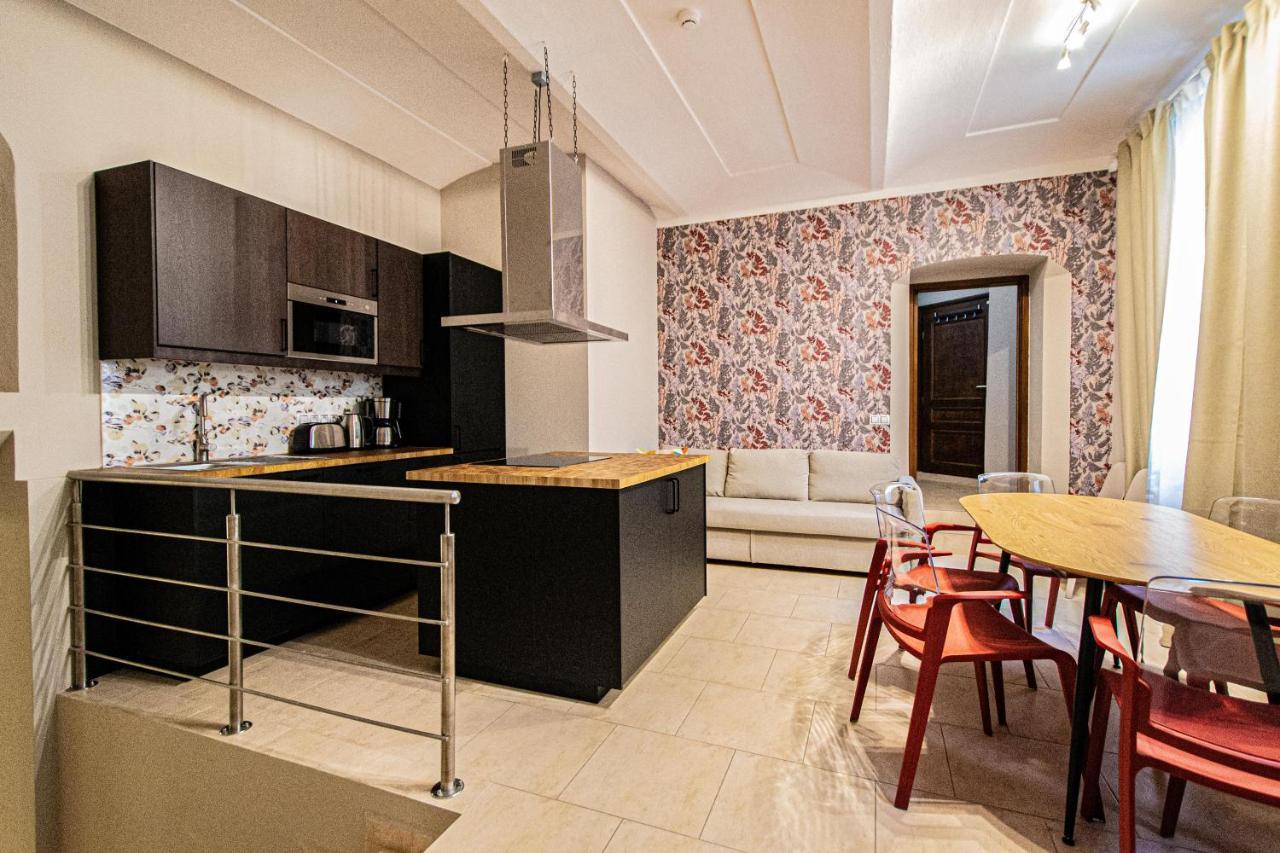 Modern And Spacious Apartments In City Center Praha Bagian luar foto