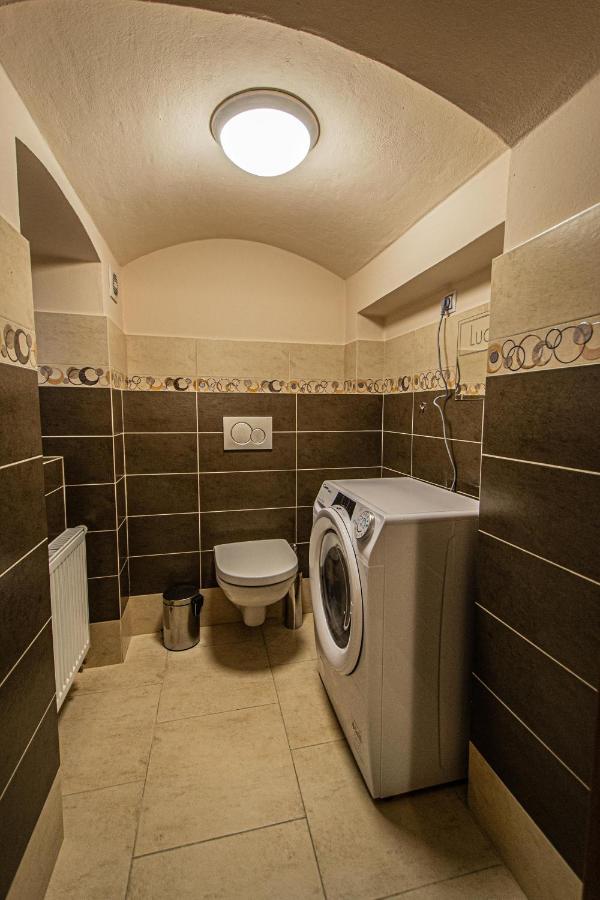 Modern And Spacious Apartments In City Center Praha Bagian luar foto