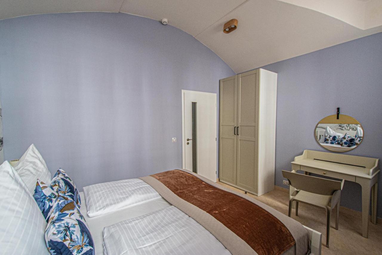 Modern And Spacious Apartments In City Center Praha Bagian luar foto