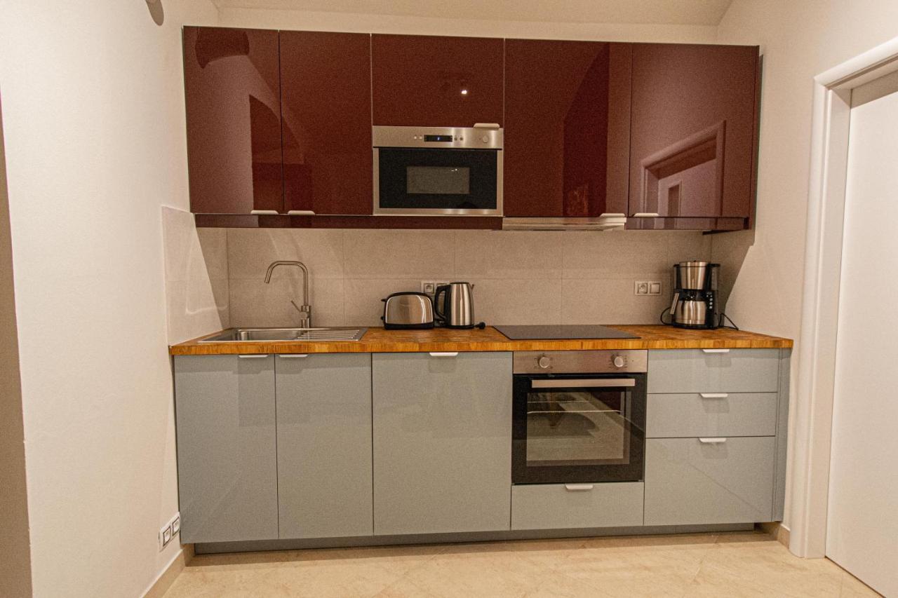 Modern And Spacious Apartments In City Center Praha Bagian luar foto
