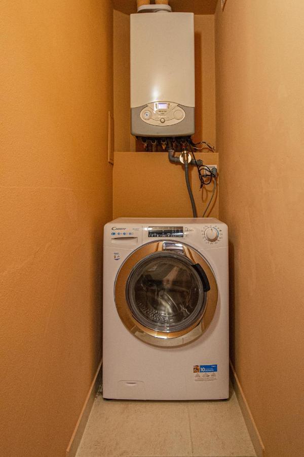 Modern And Spacious Apartments In City Center Praha Bagian luar foto