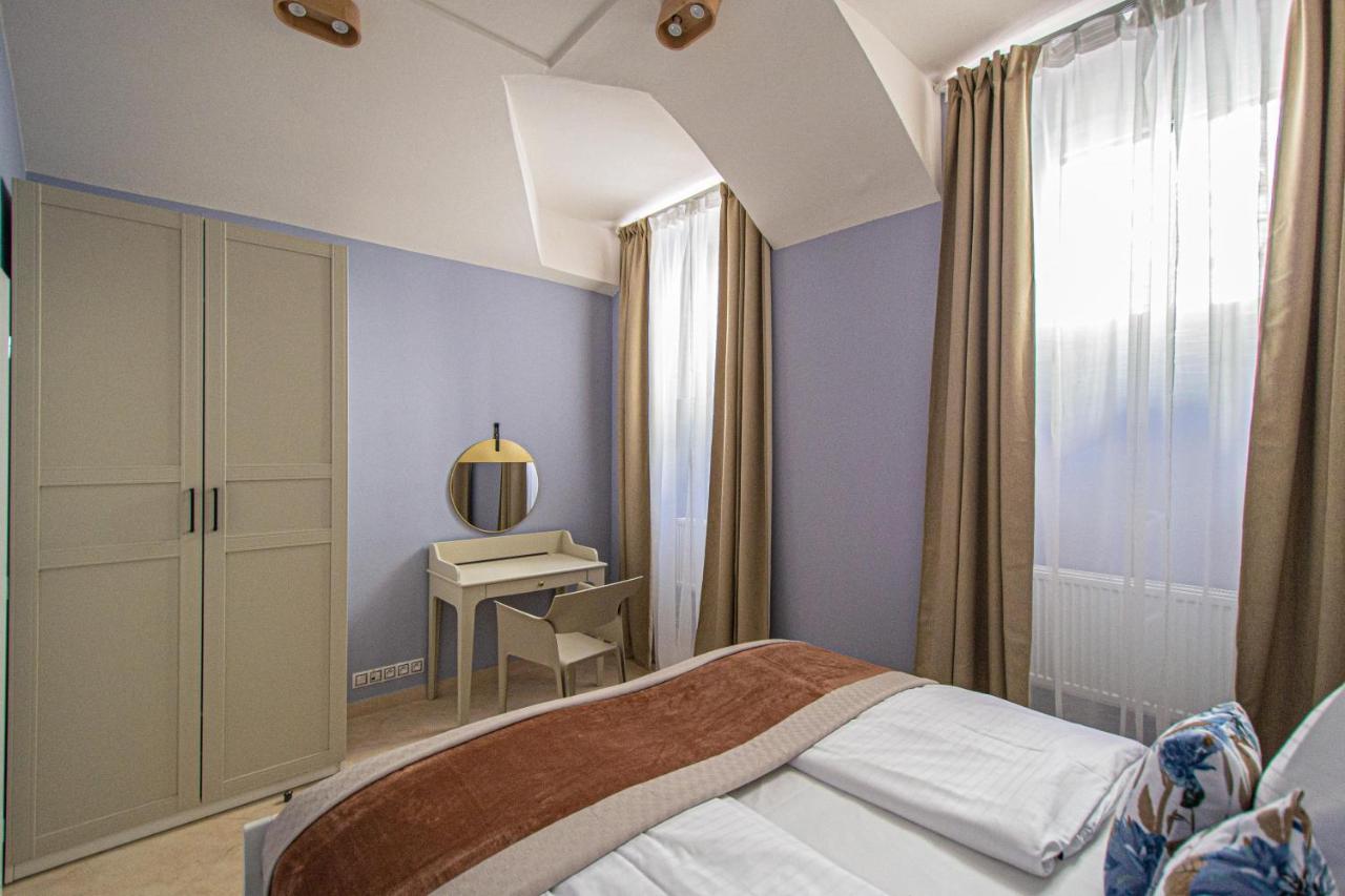 Modern And Spacious Apartments In City Center Praha Bagian luar foto