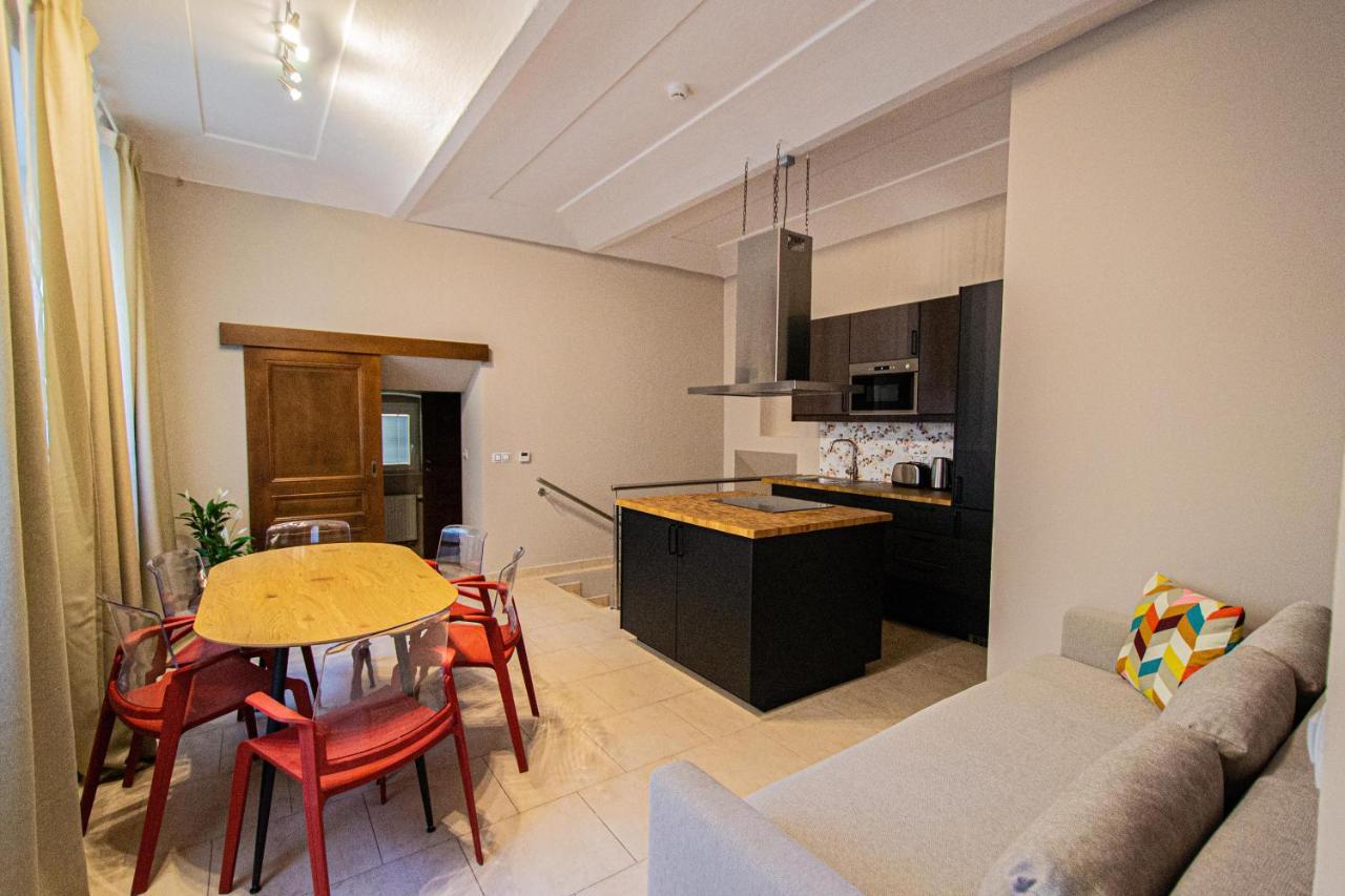 Modern And Spacious Apartments In City Center Praha Bagian luar foto